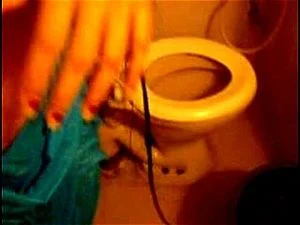 cute_desi_girl_nice_bathroom_blowjob