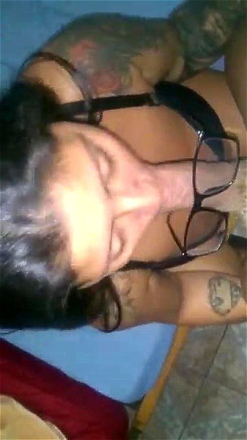 Mutter und Tochter lutschen denselben Mann Porno Video - SpankBang