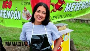 CARNE DEL MERCADO - Big Juicy Ass Latina Teen Juliana Restrepo Rides Big Cock After Public Pickup