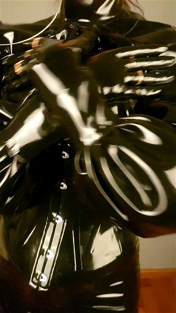 Latex Outfit Show Off 2 Latex Outfit Show Off 2