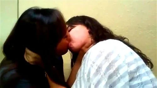 2 Girls kissing 10mins