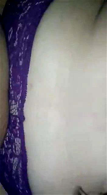 Hermosa milf en encaje morado