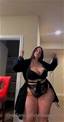 voluptuos/ plus size (Lesser than BBw) thumbnail