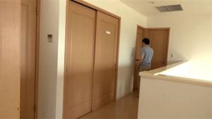 Watch from 0:01:21