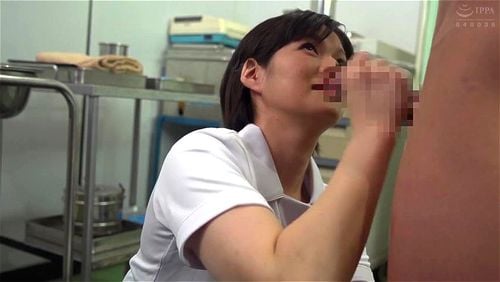 Nurse helps​patient​ Japanese thumbnail