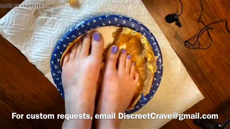 Feet crush Feet crush