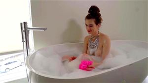 Piper Blush In The Bath