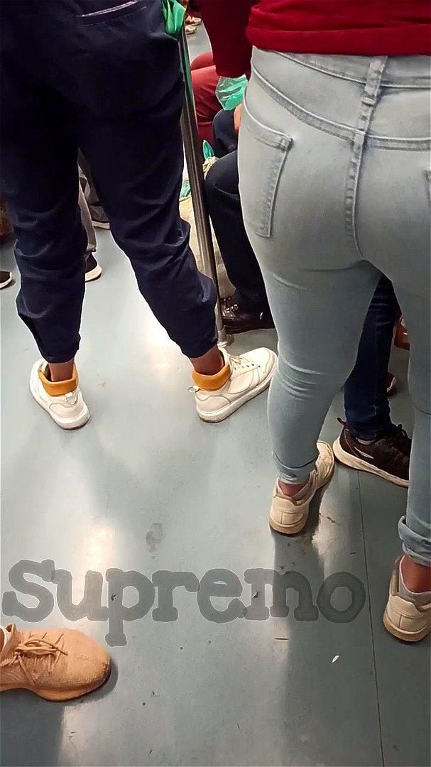 Culona en el metro Culona en el metro