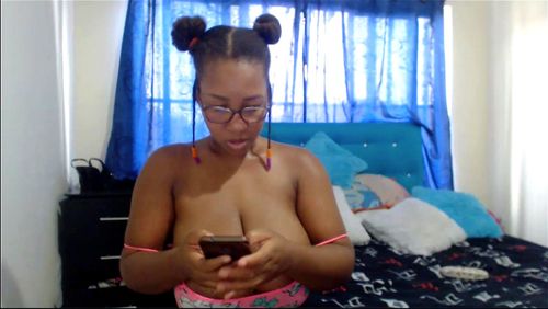EBony huge tits show