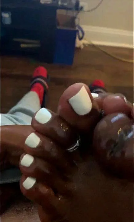 Pretty Black Feet Bombass Footjob