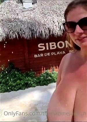 Huge Tits  thumbnail