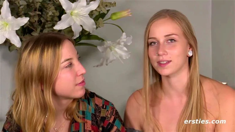 Schöne deutsche Blondinen ficken einander sehr leidenschaftlich Schöne deutsche Blondinen ficken einander sehr leidenschaftlich