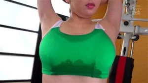 著衣巨乳 thumbnail