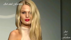 FASHION SHOW BOOB thumbnail