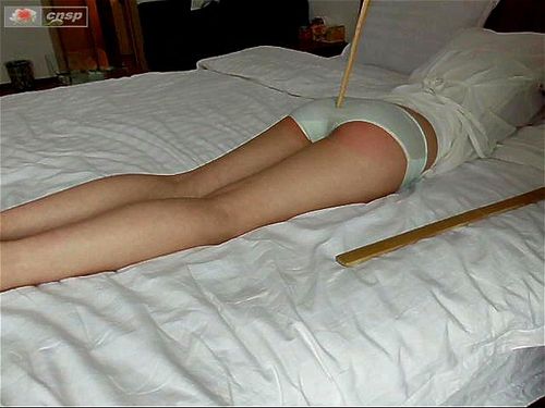 Quinn - Punie sur le Lit Vidéo Porno - SpankBang