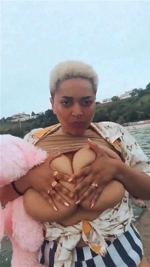 Big Tits thumbnail