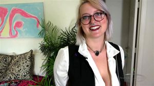 Busty Mature thumbnail