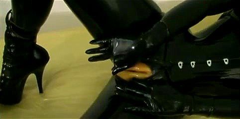 latex condom catsuit Vídeo pornô - SpankBang