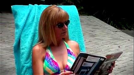 Stripchat porn video – Hot stepmother kitchen