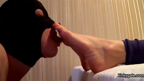 cleaning Korean femdom feet toe for toe