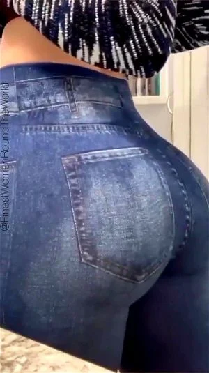 Thot shaking her fat stripper booty