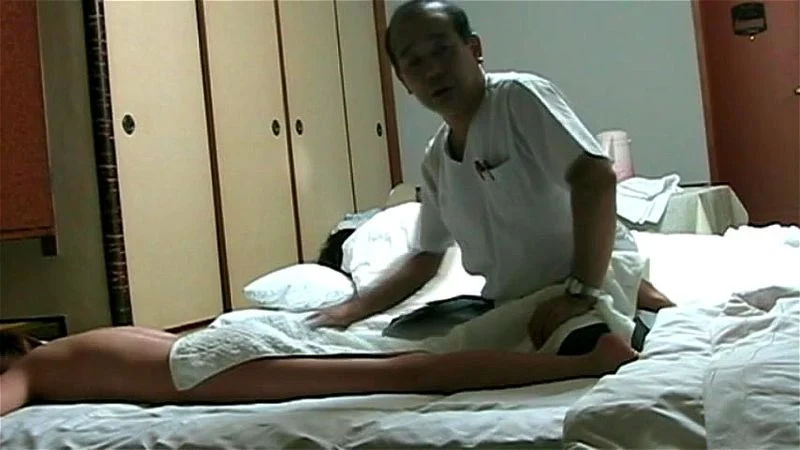 Japanese Lady Expose Her Naked Body to Masseuse