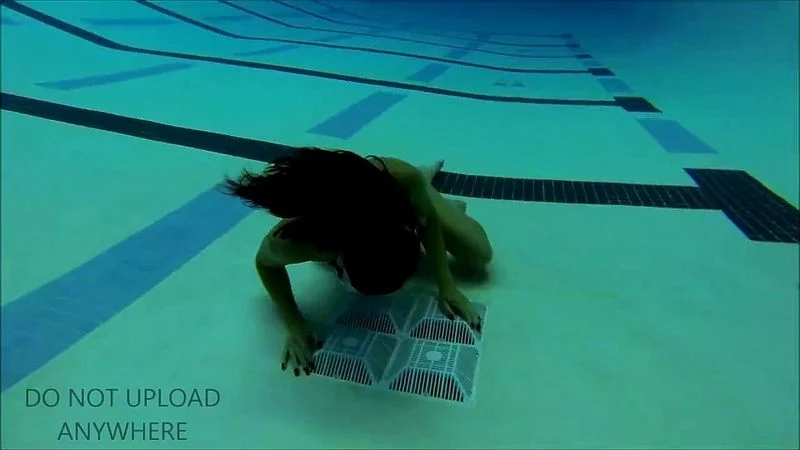 underwater girl underwater girl