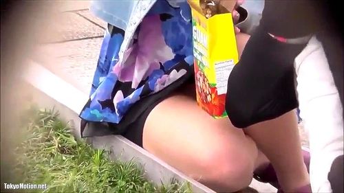 Upskirt caught on train   