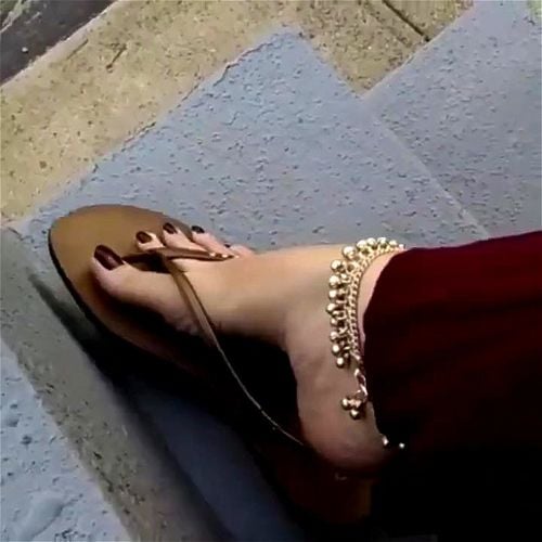 Feet: Women thumbnail