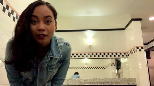 mall bathroom buttplug Porrfilm - SpankBang