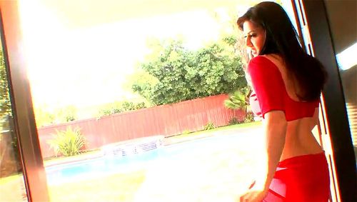 Goddess Sunny Strip Tease