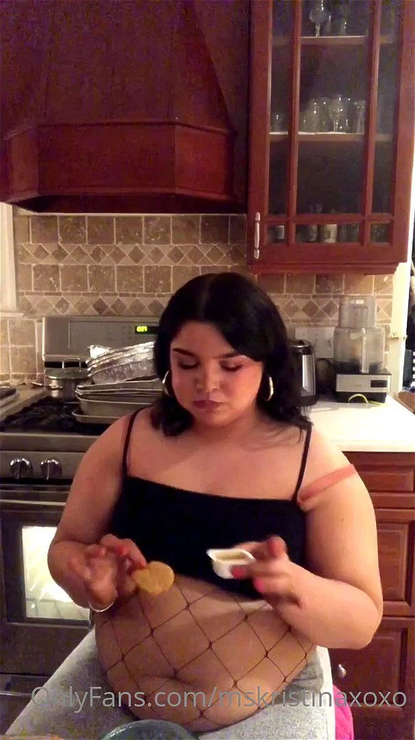 mskristinaxo eating nuggets mskristinaxo eating nuggets