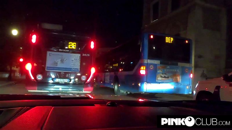 La folle notte di Amandha Fox a Roma in auto La folle notte di Amandha Fox a Roma in auto
