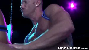 Muscle Hunk Gets Sloppy Blowjob & Gives Back Some Rough Sex