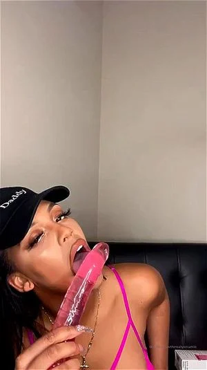 Ebony Masturbating  thumbnail