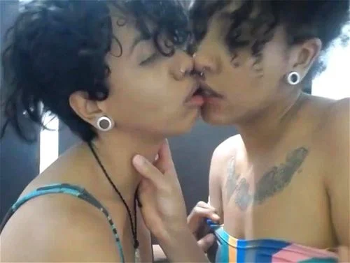 ebony, small tits, deep kiss lesbian
