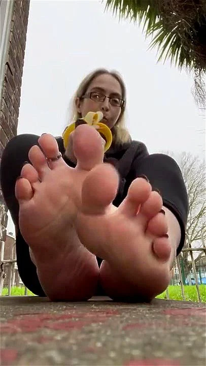 Gilf gives footjob to a banana Gilf gives footjob to a banana