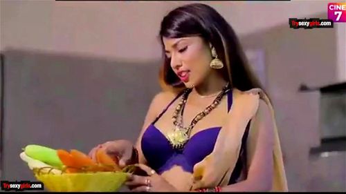 Hot bhabi ki Saree kholi