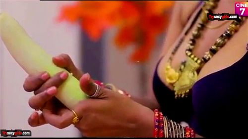 Hot bhabi ki Saree kholi