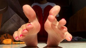 long feet thumbnail