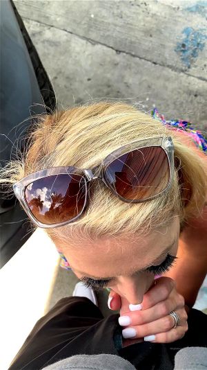 BLOND GIRL  SUCK HIS DICK