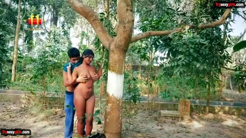 Indian Horny babe enjoyed sex with Bf in park Indian Horny babe enjoyed sex with Bf in park