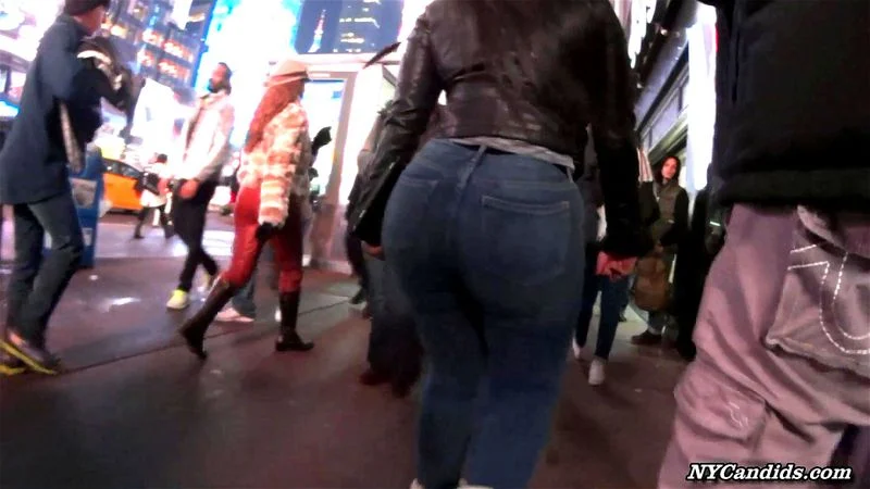 Phat booty candid