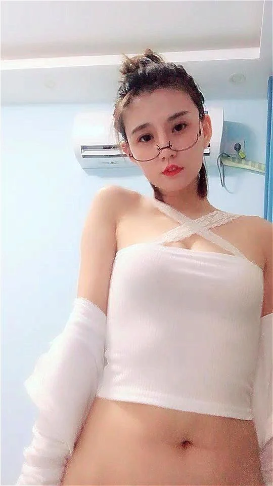 喵喵是个猫 带眼镜的气质白皙美女自慰啪啪(简介电报群全套) 喵喵是个猫 带眼镜的气质白皙美女自慰啪啪(简介电报群全套)