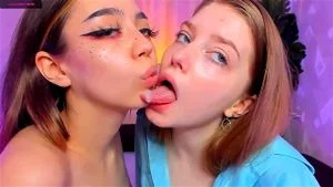 Teen kisses from heaven - redhead & brunette best friends