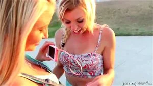 Skateboard Beach Babes Tara Morgan&comma; Mandy Armani