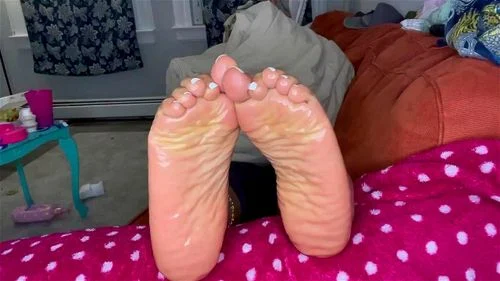 girl feet barefoot thumbnail
