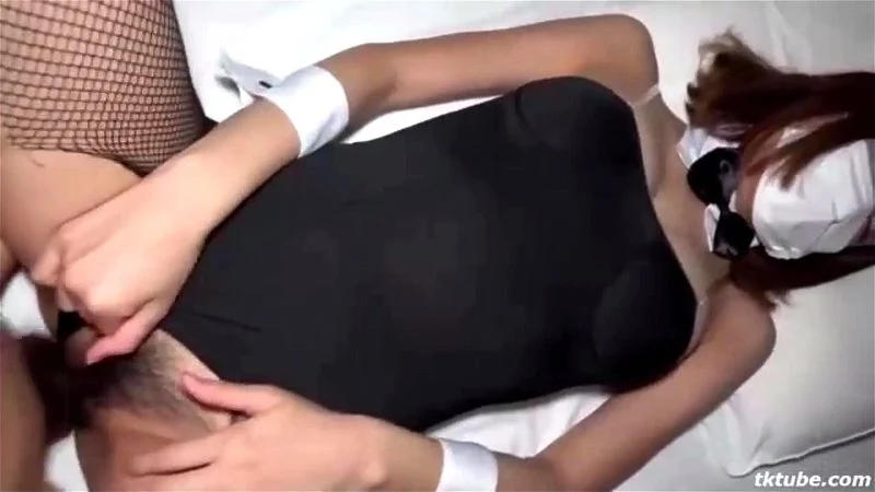 神スタイルの巨乳ガルバ店員を生中出し