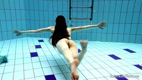 underwatershow, public, brunette, big tits