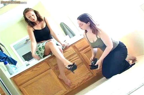Obedient Foot Slave worships her Goddesses: Xhamster, Gay & Lesbian Porn
